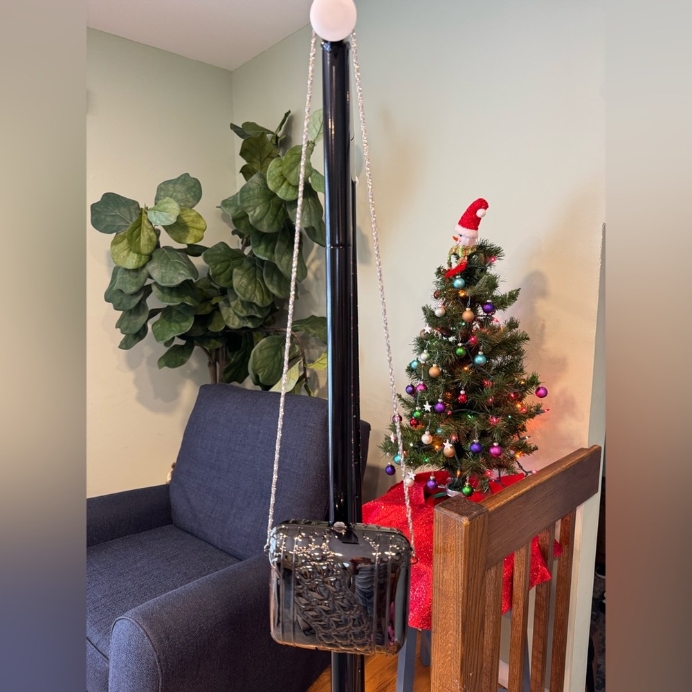 Elegant Black Handbag with Chain Strap